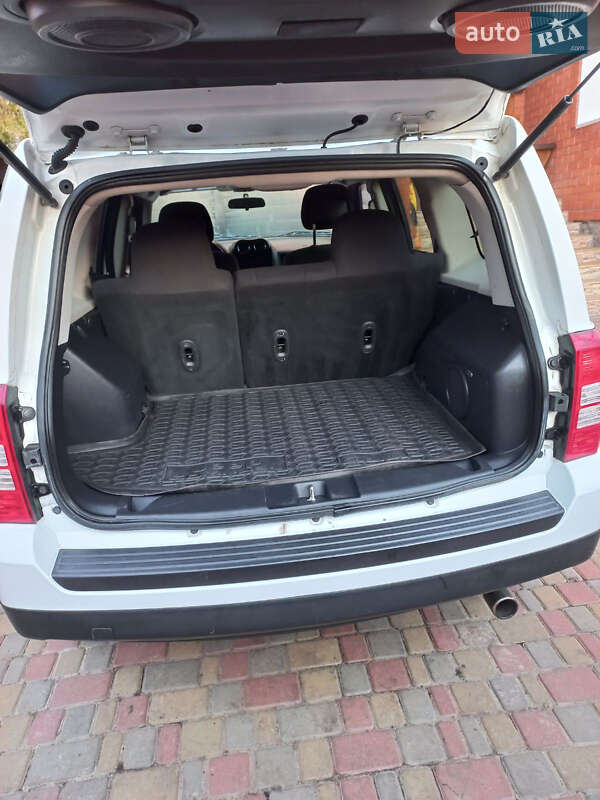 Внедорожник / Кроссовер Jeep Patriot 2014 в Дергачах