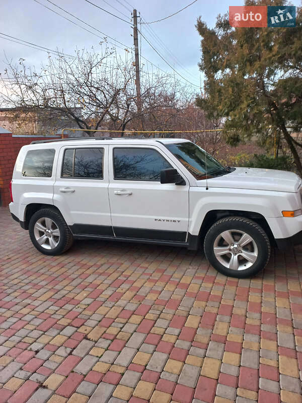 Внедорожник / Кроссовер Jeep Patriot 2014 в Дергачах
