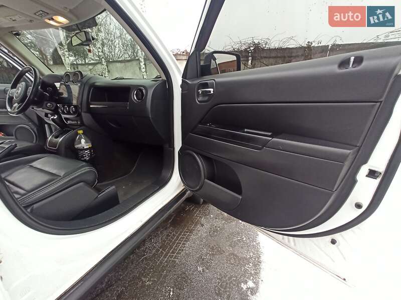 Внедорожник / Кроссовер Jeep Patriot 2016 в Хмельницком