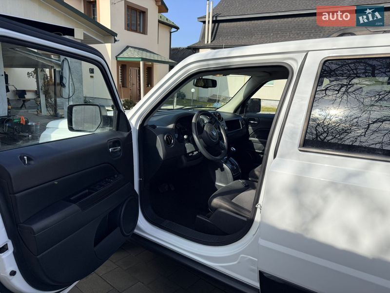 Внедорожник / Кроссовер Jeep Patriot 2016 в Надворной