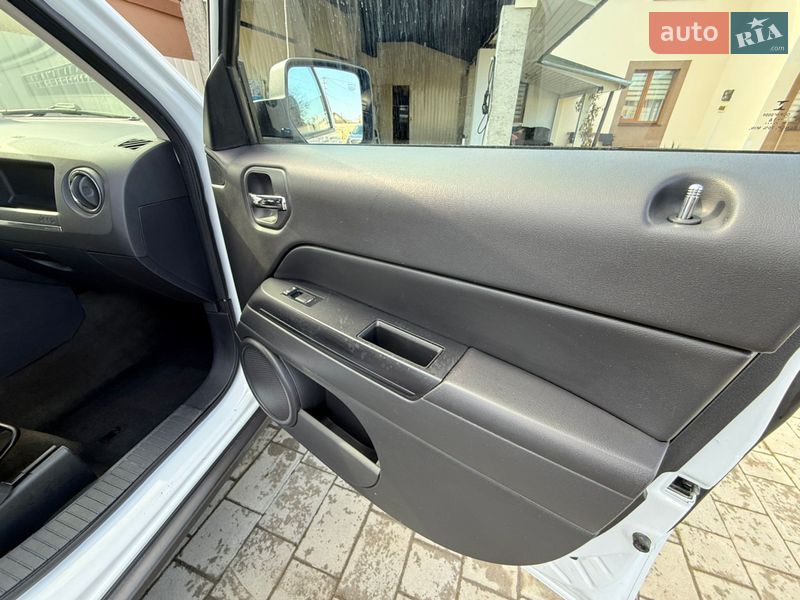 Внедорожник / Кроссовер Jeep Patriot 2016 в Надворной