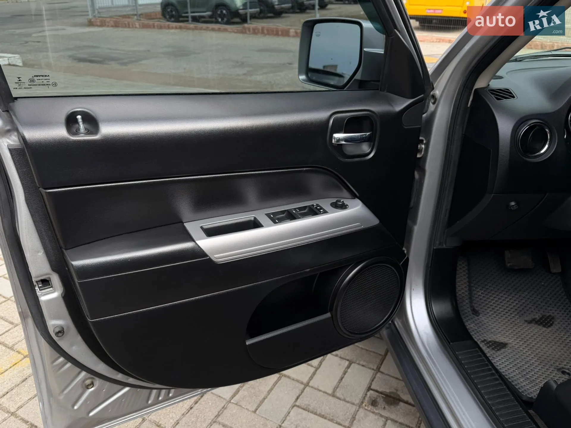 2016 Jeep Liberty (Patriot) - мініатюра 8