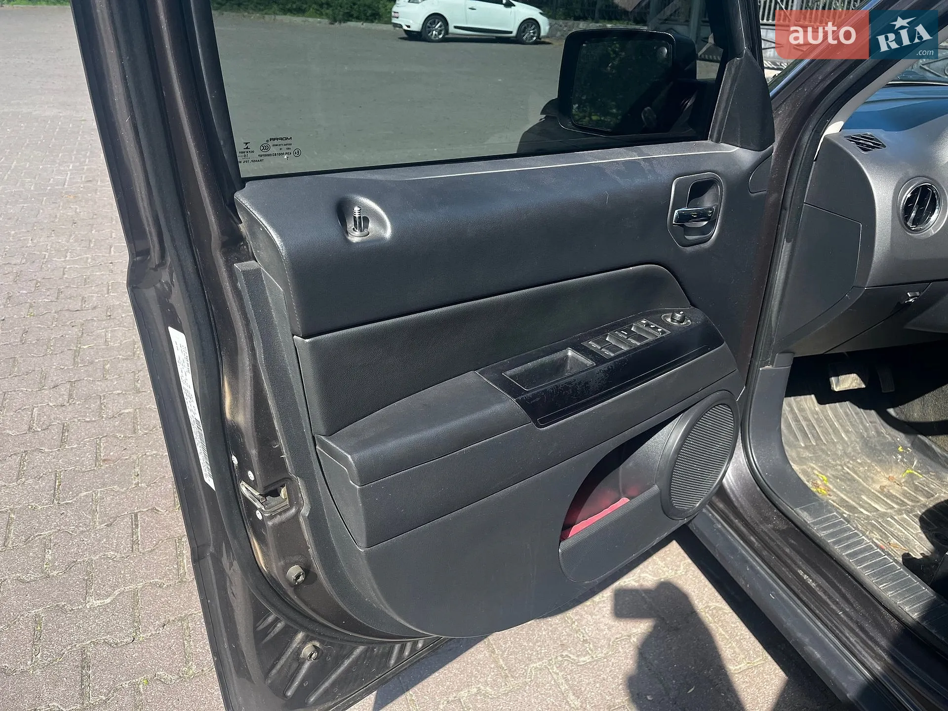 2016 Jeep Liberty (Patriot) - мініатюра 16