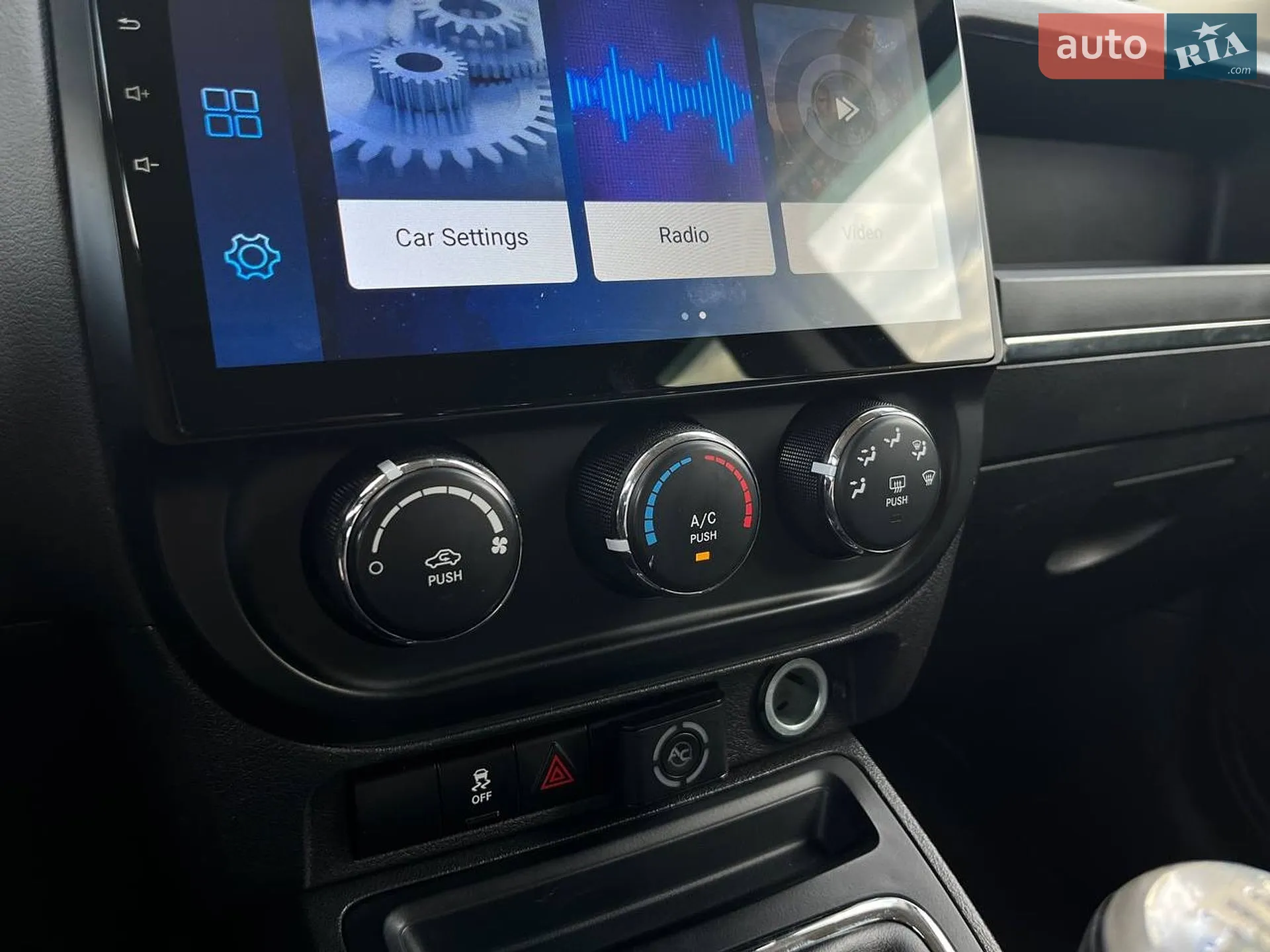 2015 Jeep Liberty (Patriot) - мініатюра 24