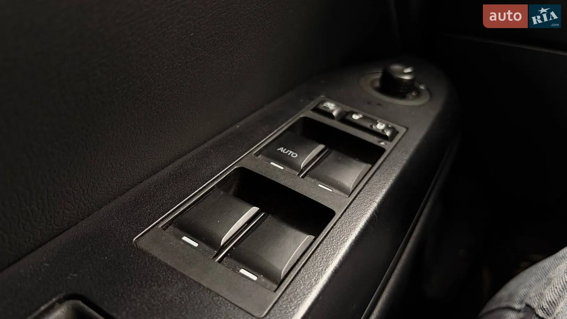 2015 Jeep Liberty (Patriot) - мініатюра 18