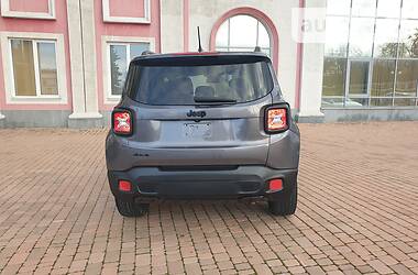 Позашляховик / Кросовер Jeep Renegade 2015 в 
