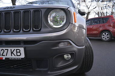 Позашляховик / Кросовер Jeep Renegade 2015 в 