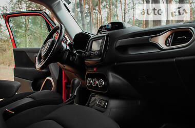Позашляховик / Кросовер Jeep Renegade 2016 в 