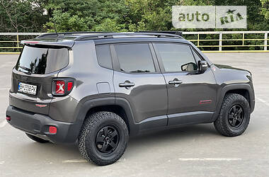 Внедорожник / Кроссовер Jeep Renegade 2016 в 