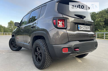 Внедорожник / Кроссовер Jeep Renegade 2016 в 