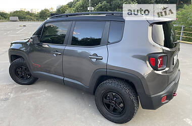 Внедорожник / Кроссовер Jeep Renegade 2016 в 