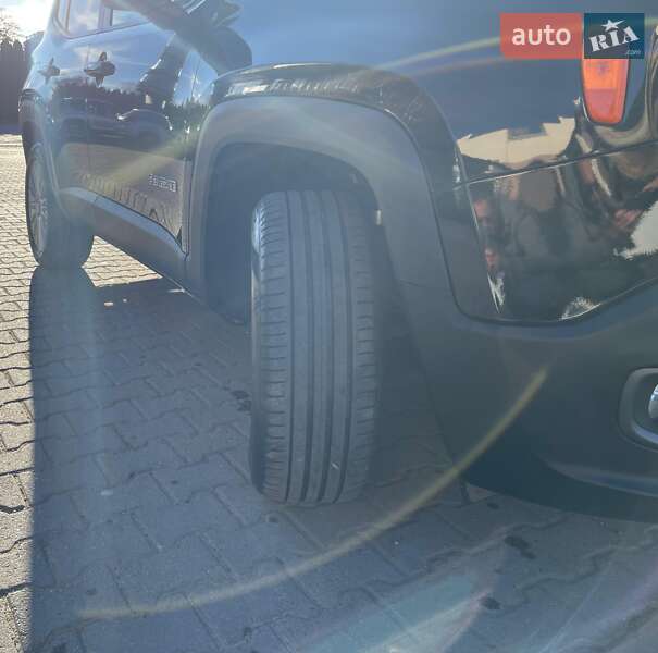 Позашляховик / Кросовер Jeep Renegade 2015 в Чернівцях