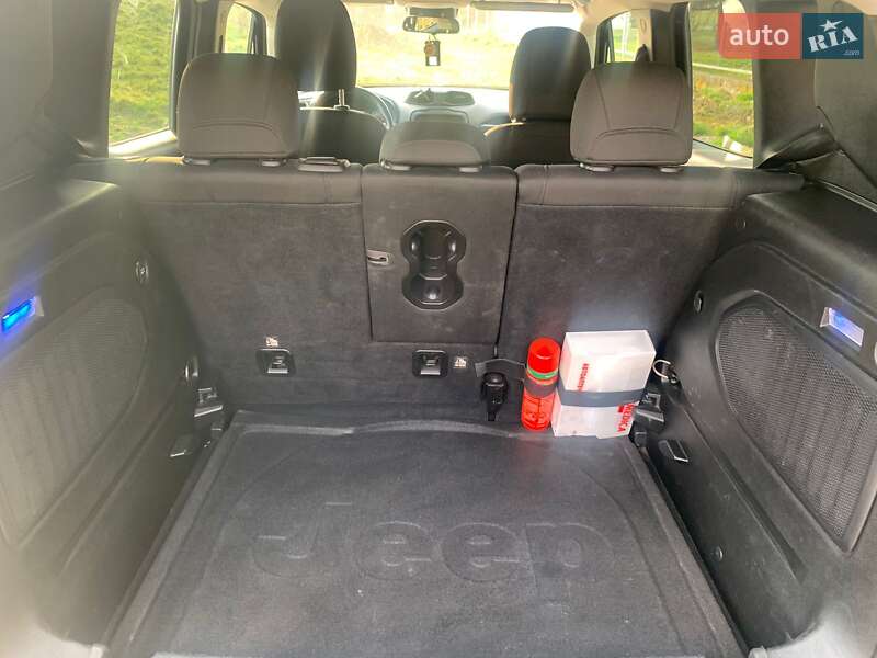 Позашляховик / Кросовер Jeep Renegade 2015 в Чернівцях