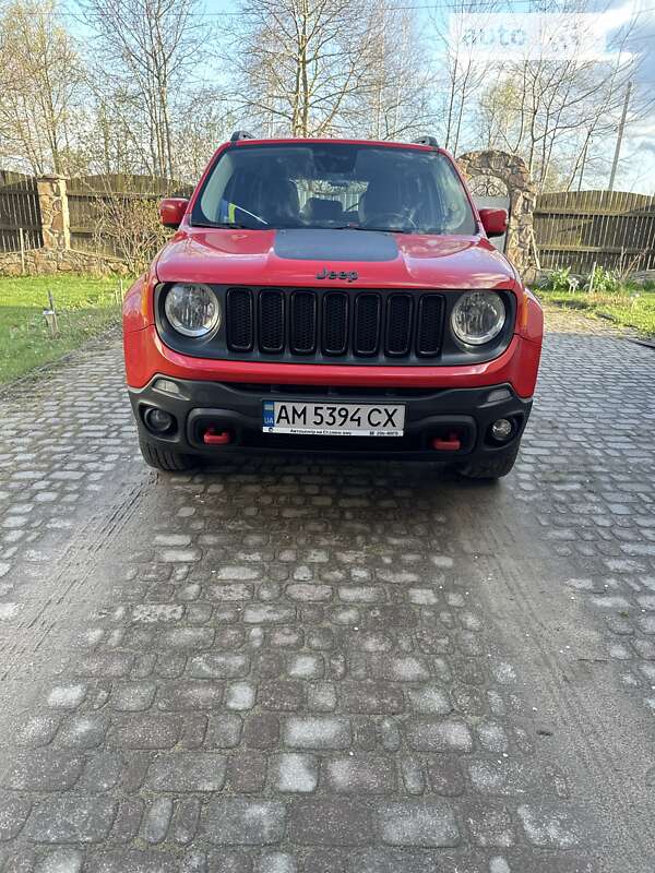 Внедорожник / Кроссовер Jeep Renegade 2016 в Олевске