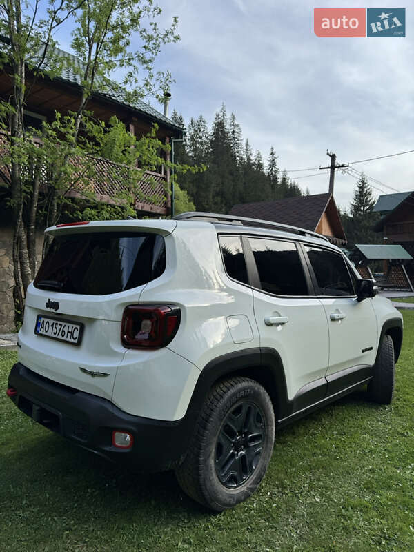 Позашляховик / Кросовер Jeep Renegade 2016 в Міжгір'ї