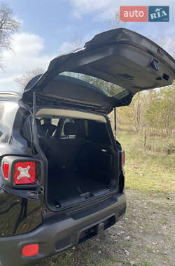 Внедорожник / Кроссовер Jeep Renegade 2017 в 