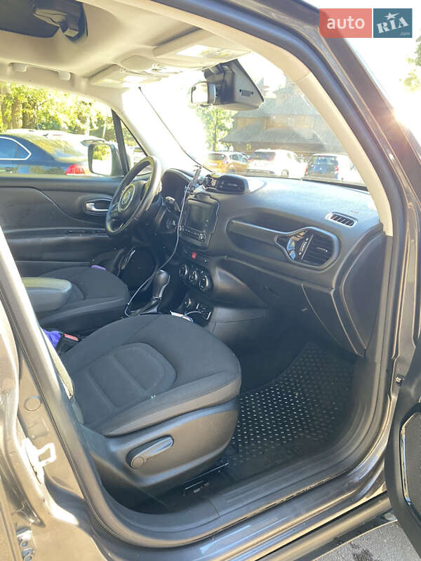 Позашляховик / Кросовер Jeep Renegade 2016 в Львові