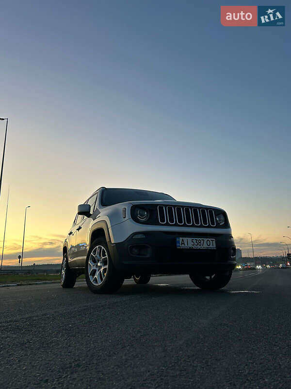 Внедорожник / Кроссовер Jeep Renegade 2016 в 
