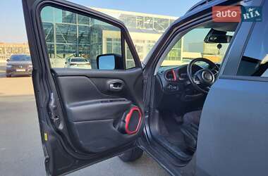 Внедорожник / Кроссовер Jeep Renegade 2016 в 