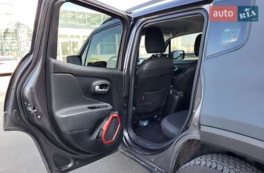 Внедорожник / Кроссовер Jeep Renegade 2016 в 