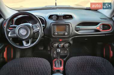 Внедорожник / Кроссовер Jeep Renegade 2016 в 