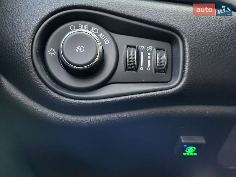 Позашляховик / Кросовер Jeep Renegade 2016 в Києві