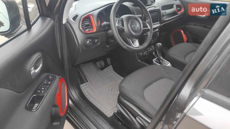 Внедорожник / Кроссовер Jeep Renegade 2018 в Дубно