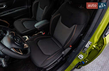 Внедорожник / Кроссовер Jeep Renegade 2016 в 