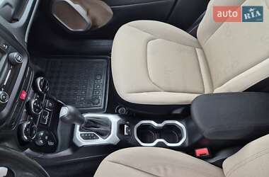Позашляховик / Кросовер Jeep Renegade 2015 в 