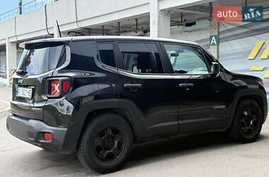 Позашляховик / Кросовер Jeep Renegade 2015 в 