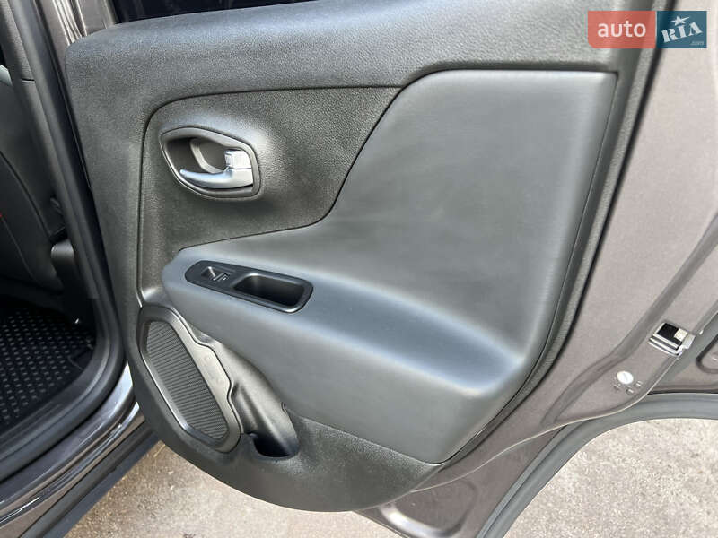 Внедорожник / Кроссовер Jeep Renegade 2019 в Киеве