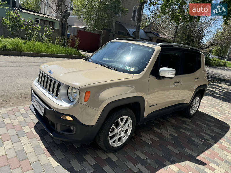 Внедорожник / Кроссовер Jeep Renegade 2016 в 