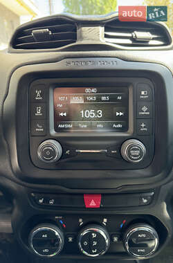 Внедорожник / Кроссовер Jeep Renegade 2016 в 
