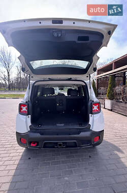 Внедорожник / Кроссовер Jeep Renegade 2016 в 