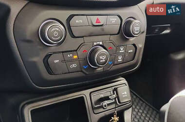Позашляховик / Кросовер Jeep Renegade 2019 в 