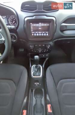 Внедорожник / Кроссовер Jeep Renegade 2018 в 