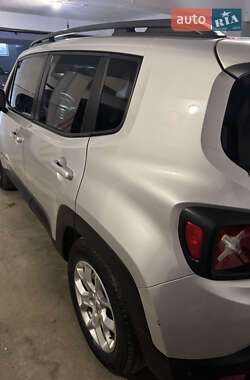 Внедорожник / Кроссовер Jeep Renegade 2015 в 