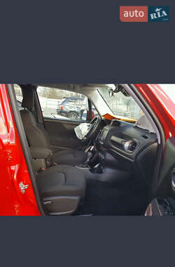 Внедорожник / Кроссовер Jeep Renegade 2015 в 