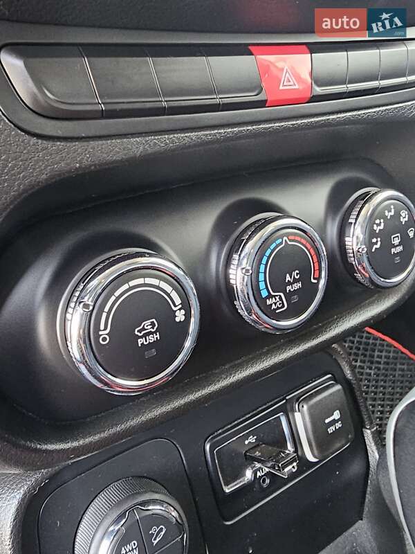 Позашляховик / Кросовер Jeep Renegade 2015 в Києві