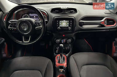 Внедорожник / Кроссовер Jeep Renegade 2016 в 
