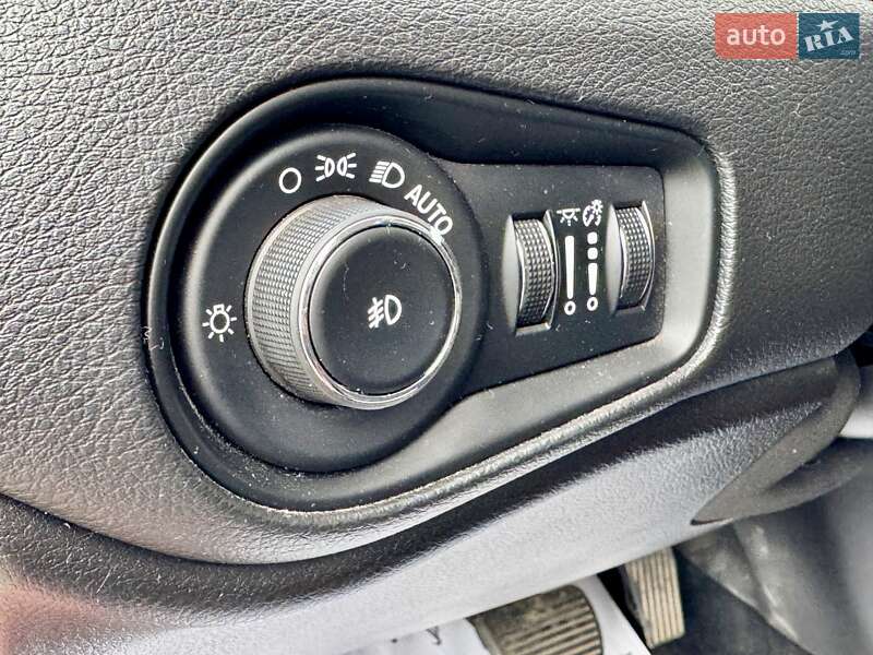 Внедорожник / Кроссовер Jeep Renegade 2015 в Сумах