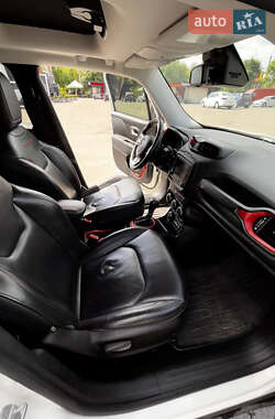 Внедорожник / Кроссовер Jeep Renegade 2015 в 