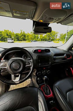 Внедорожник / Кроссовер Jeep Renegade 2015 в 