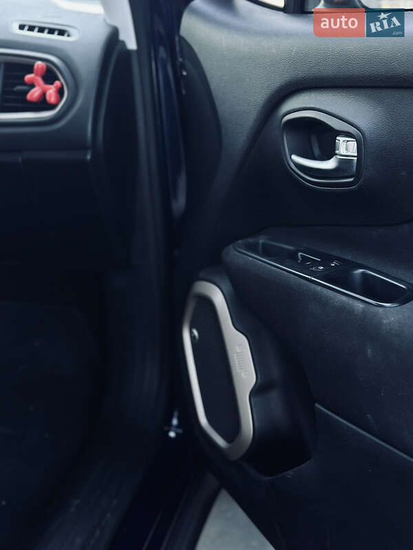 Внедорожник / Кроссовер Jeep Renegade 2016 в Одессе