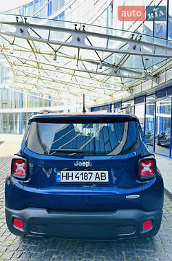 Внедорожник / Кроссовер Jeep Renegade 2016 в 