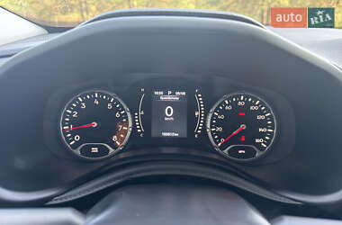 Внедорожник / Кроссовер Jeep Renegade 2015 в 