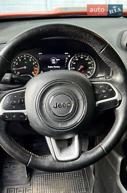 Внедорожник / Кроссовер Jeep Renegade 2015 в 