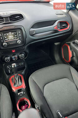 Внедорожник / Кроссовер Jeep Renegade 2015 в 