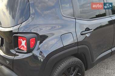 Внедорожник / Кроссовер Jeep Renegade 2016 в 