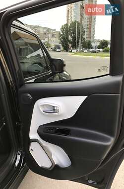 Внедорожник / Кроссовер Jeep Renegade 2018 в 